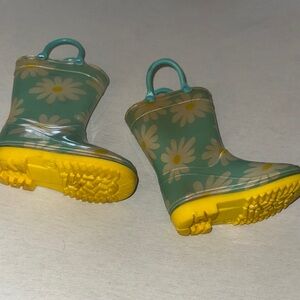 Kids Toddler Size 5 Floral Rain Boots Keychain.